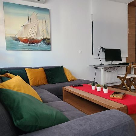Modern 4-Star Luxury Apt - Wfh Ready, Free Parking 萨格勒布 外观 照片