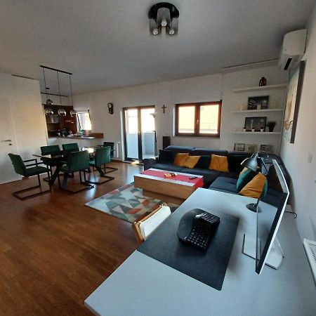 Modern 4-Star Luxury Apt - Wfh Ready, Free Parking 萨格勒布 外观 照片